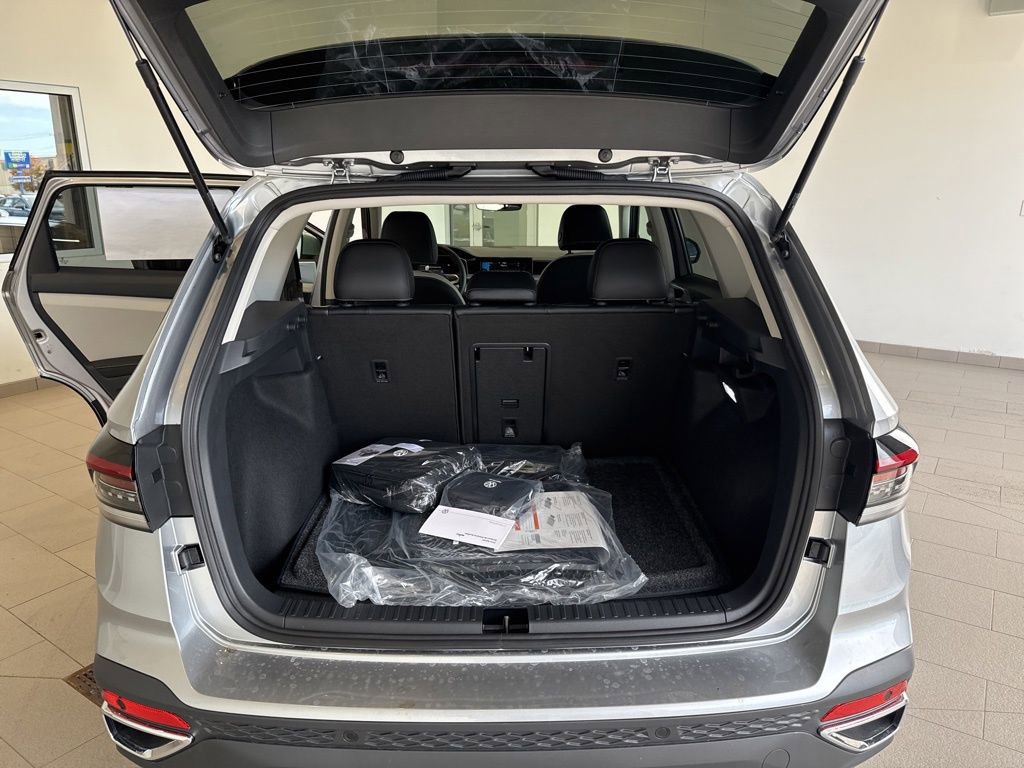 New 2025 Volkswagen Taos SE image 16
