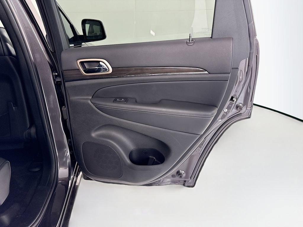 Used 2015 Jeep Grand Cherokee Overland w/ Advanced Technology Group image 27
