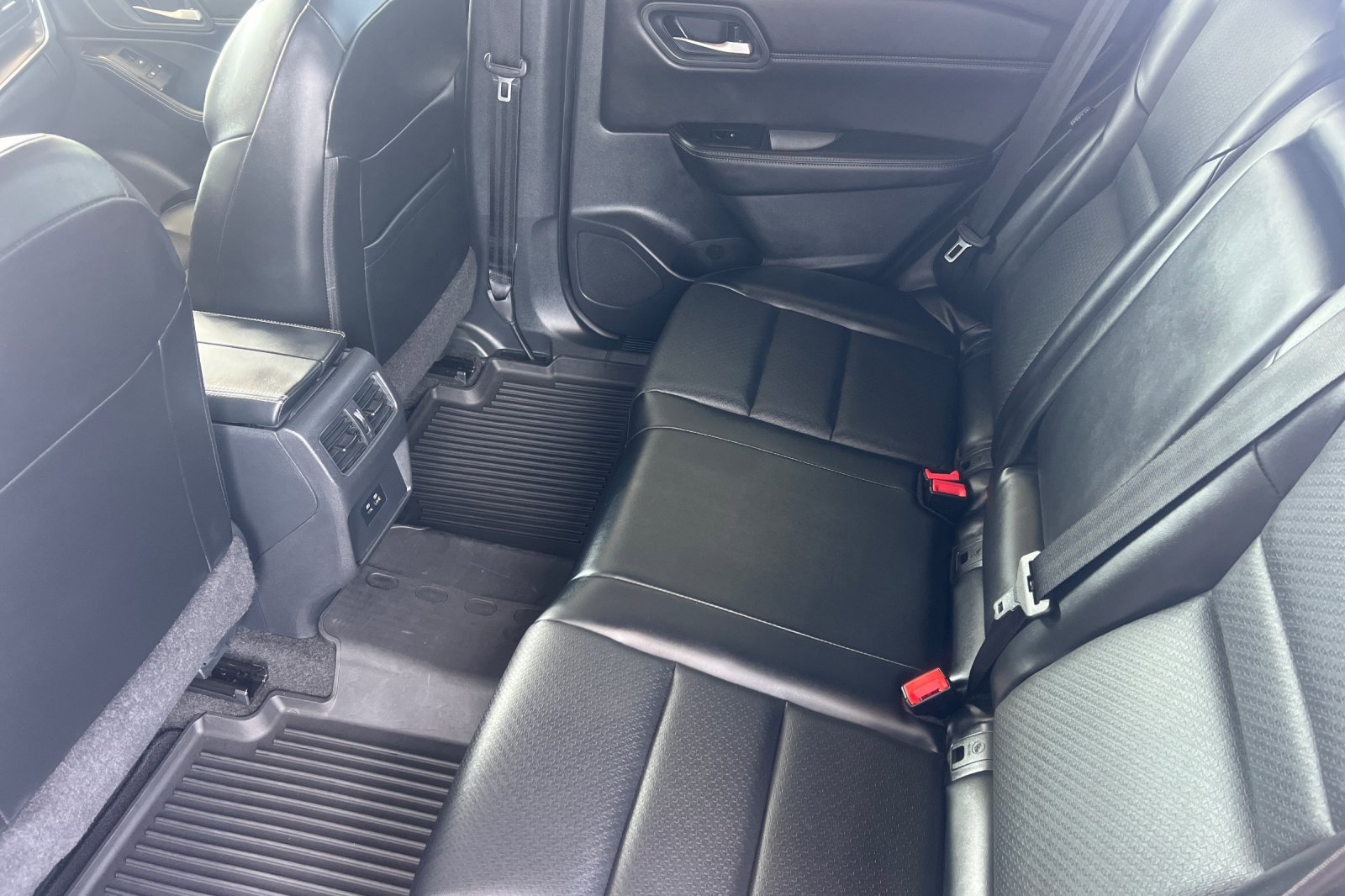 Used 2023 Nissan Rogue SV w/ SV Premium B Package image 12