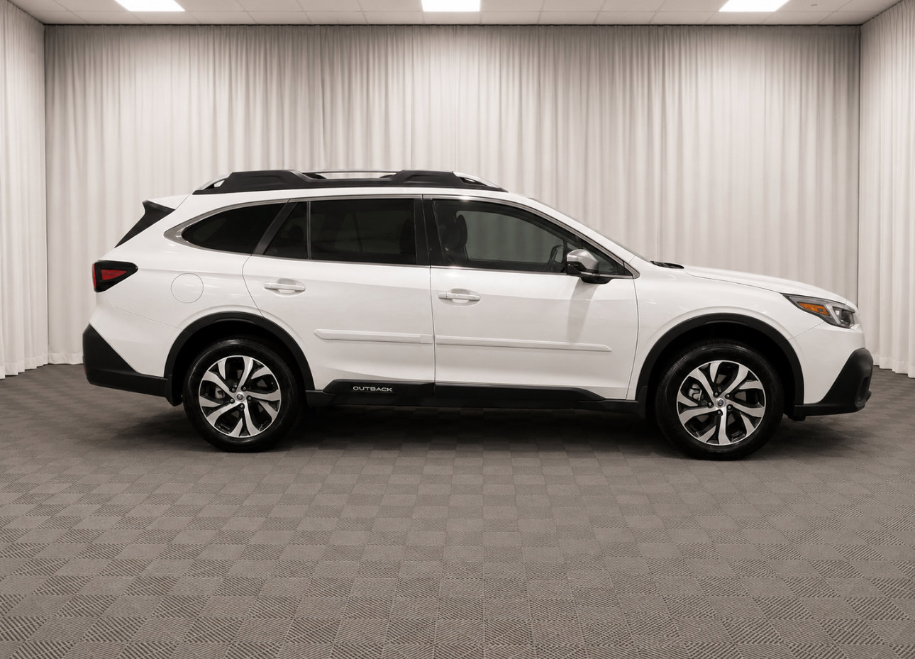 Used 2022 Subaru Outback Touring XT AWD/4WD image 2