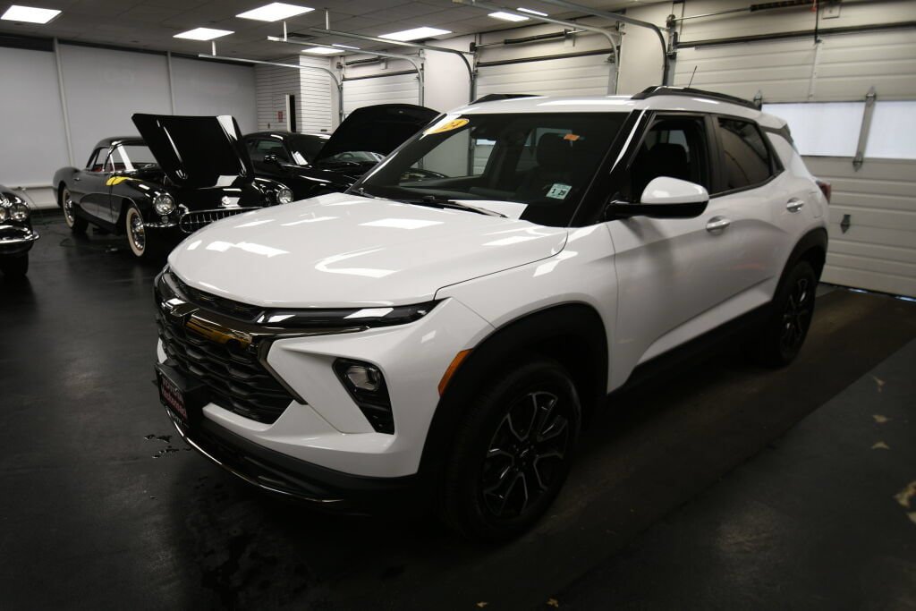 Used 2024 Chevrolet TrailBlazer ACTIV w/ Convenience Package AWD/4WD image 3