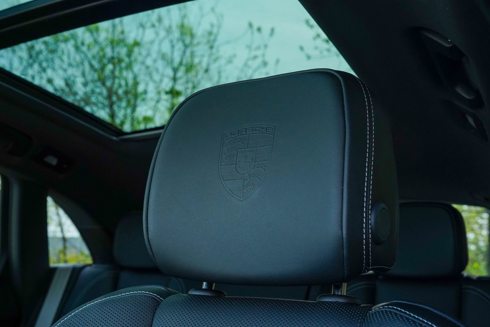 Certified 2025 Porsche Macan image 30