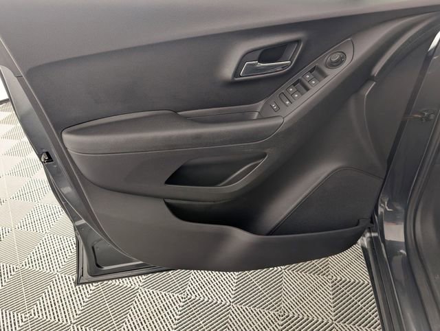 Used 2019 Chevrolet Trax LT w/ LT Convenience Package image 10