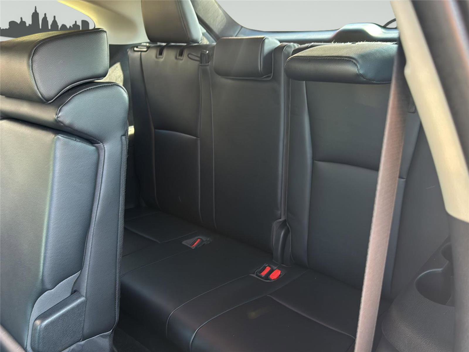 Used 2023 Toyota Highlander XLE AWD/4WD image 28