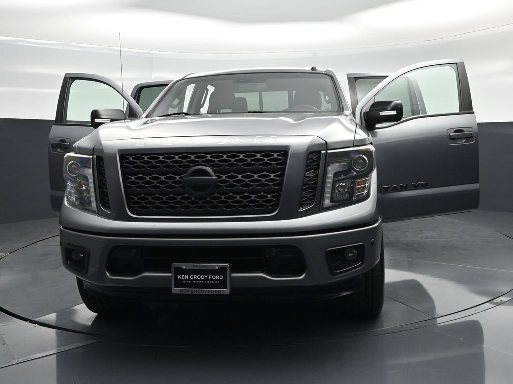 Used 2019 Nissan Titan SV w/ SV Convenience Package RWD image 32
