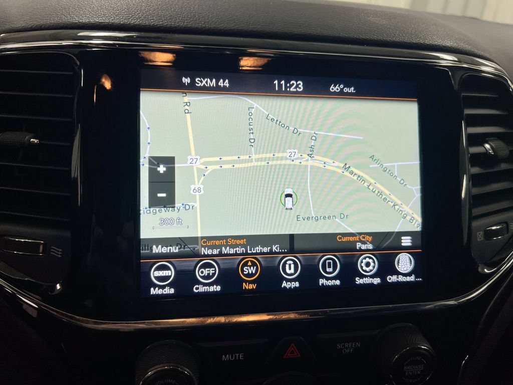 Used 2022 Jeep Grand Cherokee Laredo E AWD/4WD image 15