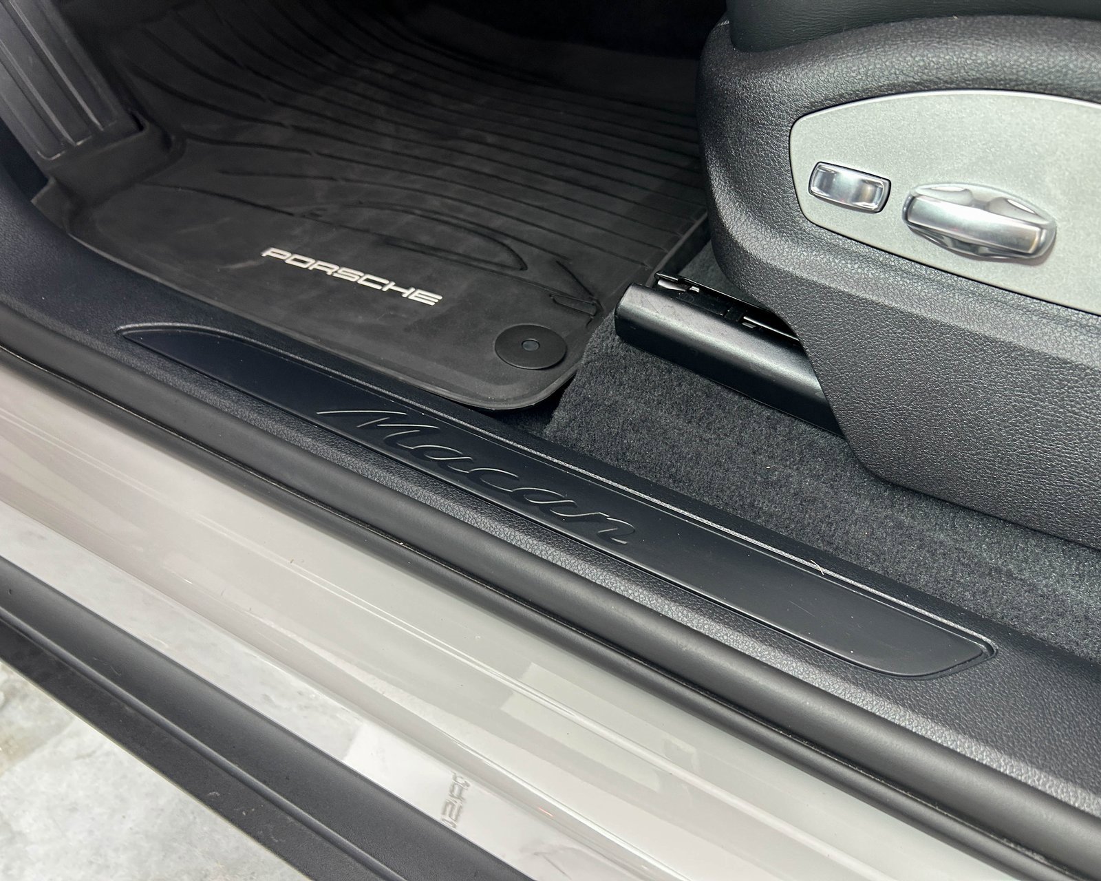 Used 2024 Porsche Macan image 15