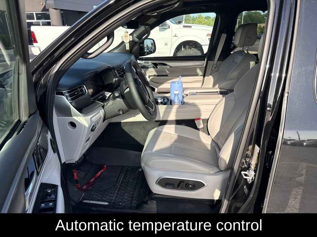 Certified 2025 Jeep Wagoneer Series III w/ Premium Group I AWD/4WD image 6