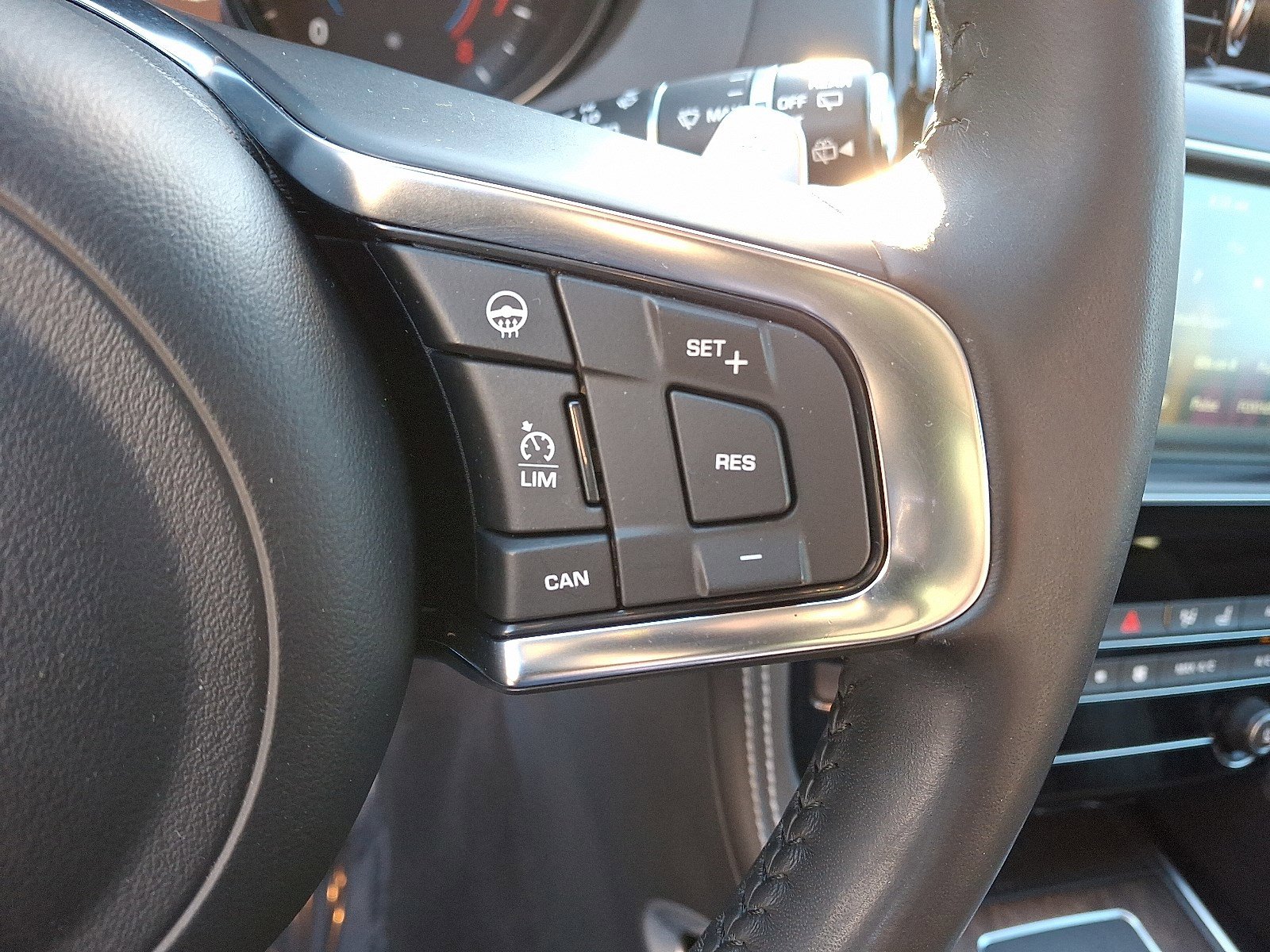 Used 2018 Jaguar F-PACE S image 23