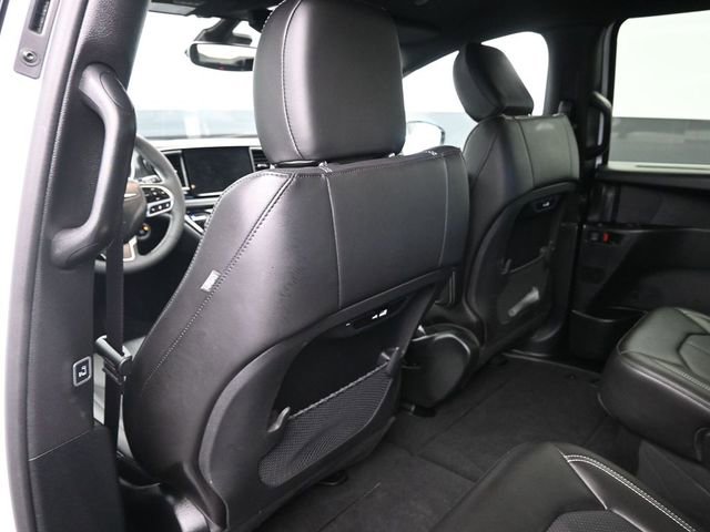 Used 2025 Chrysler Pacifica Select image 14