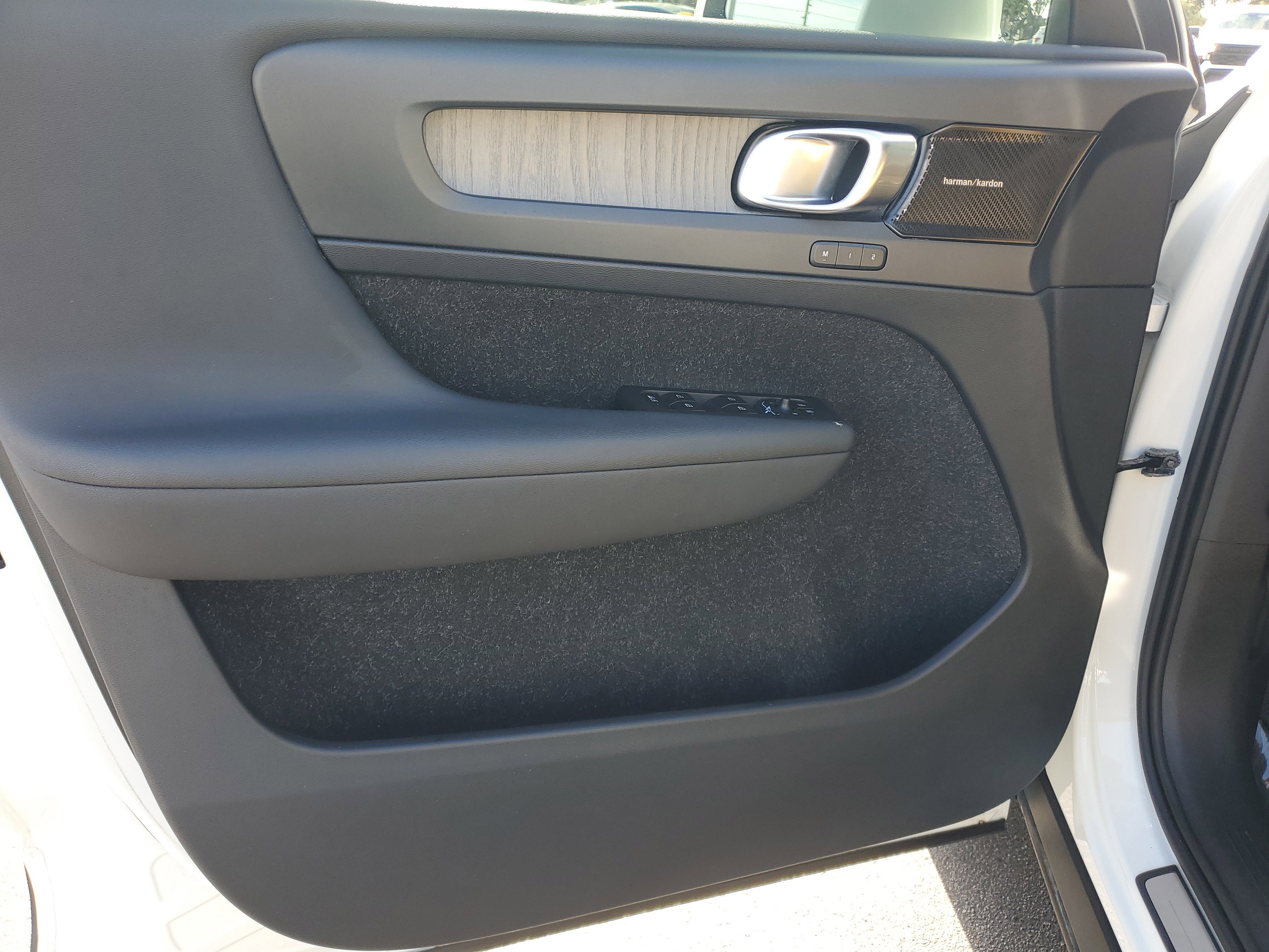 Used 2019 Volvo XC40 T5 Inscription image 18