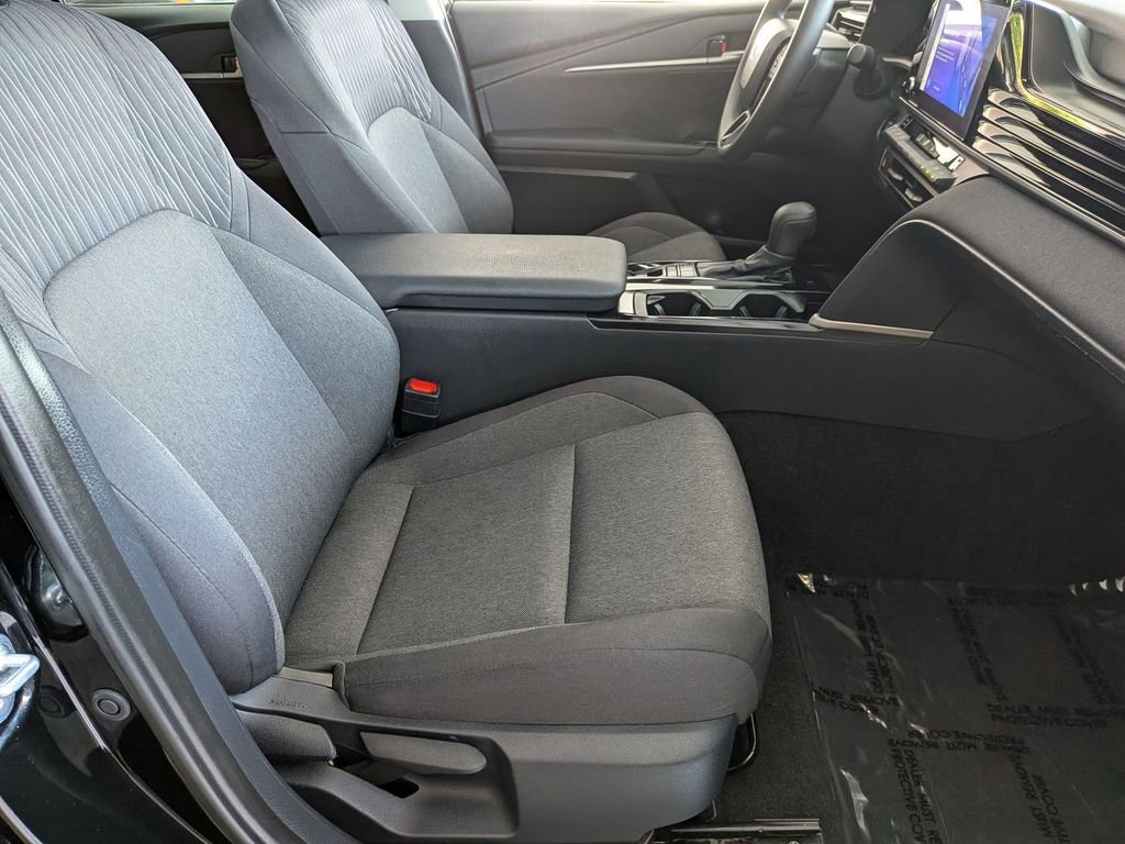 Used 2025 Toyota Camry LE FWD image 30