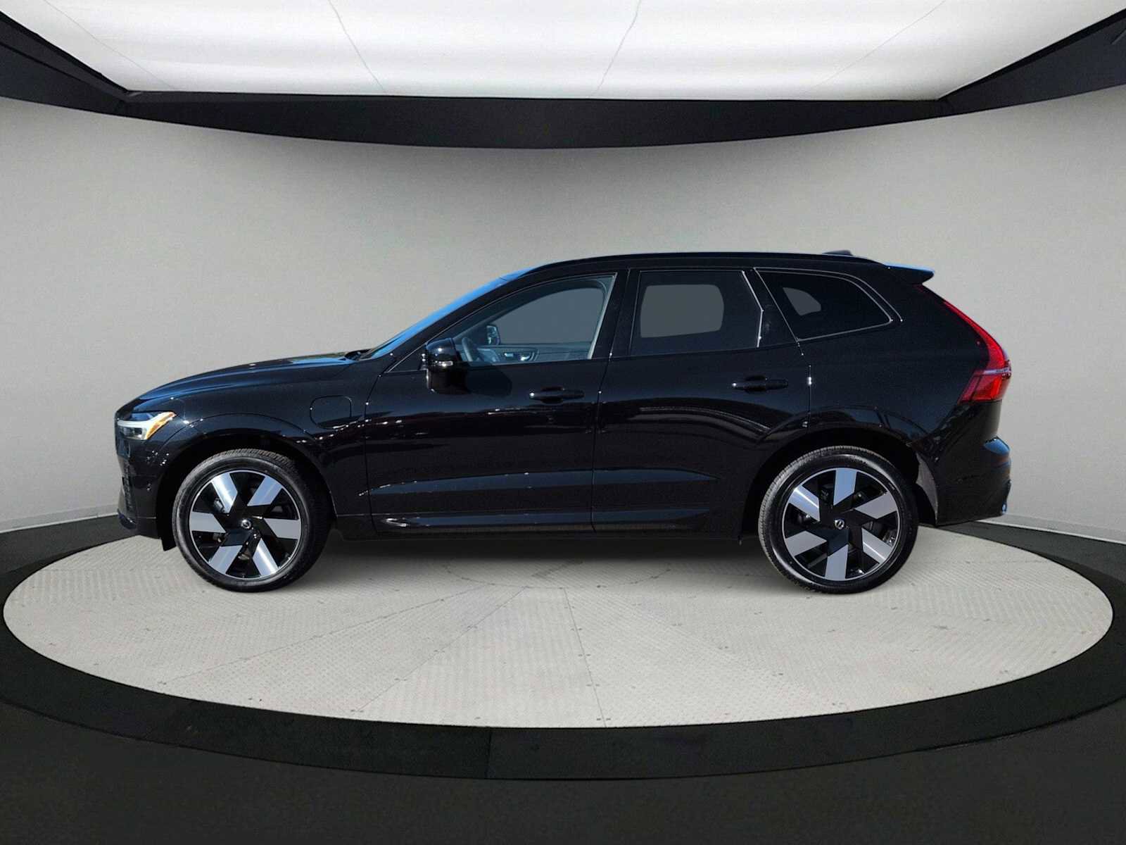 Used 2025 Volvo XC60 T8 Ultra image 5
