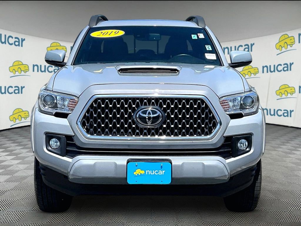 Used 2019 Toyota Tacoma TRD Sport w/ TRD Premium Sport Package AWD/4WD image 2
