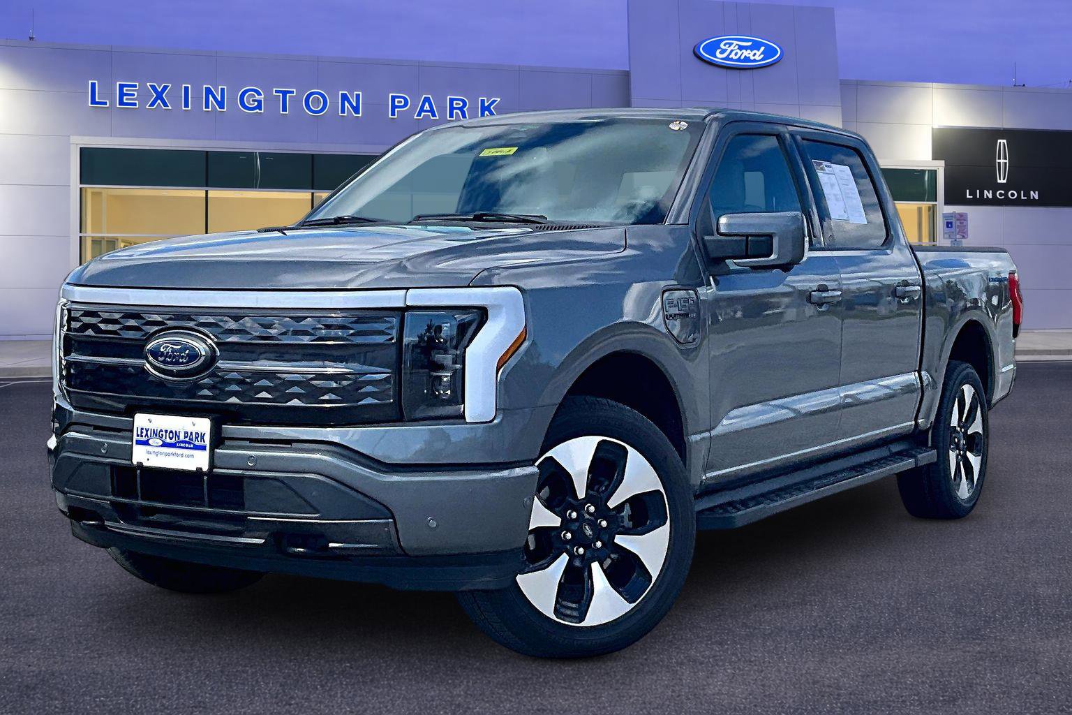 Used 2023 Ford F150 Lightning Platinum image 3