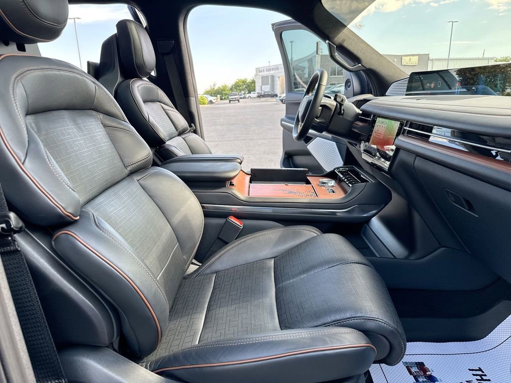 Used 2025 Lincoln Navigator Black Label AWD/4WD image 23