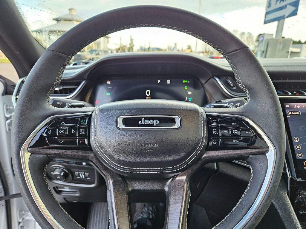 Used 2023 Jeep Grand Cherokee Overland w/ Luxury Tech Group IV image 25