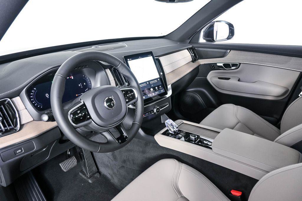 New 2026 Volvo XC90 B6 Plus w/ Protection Package Premier AWD/4WD image 4