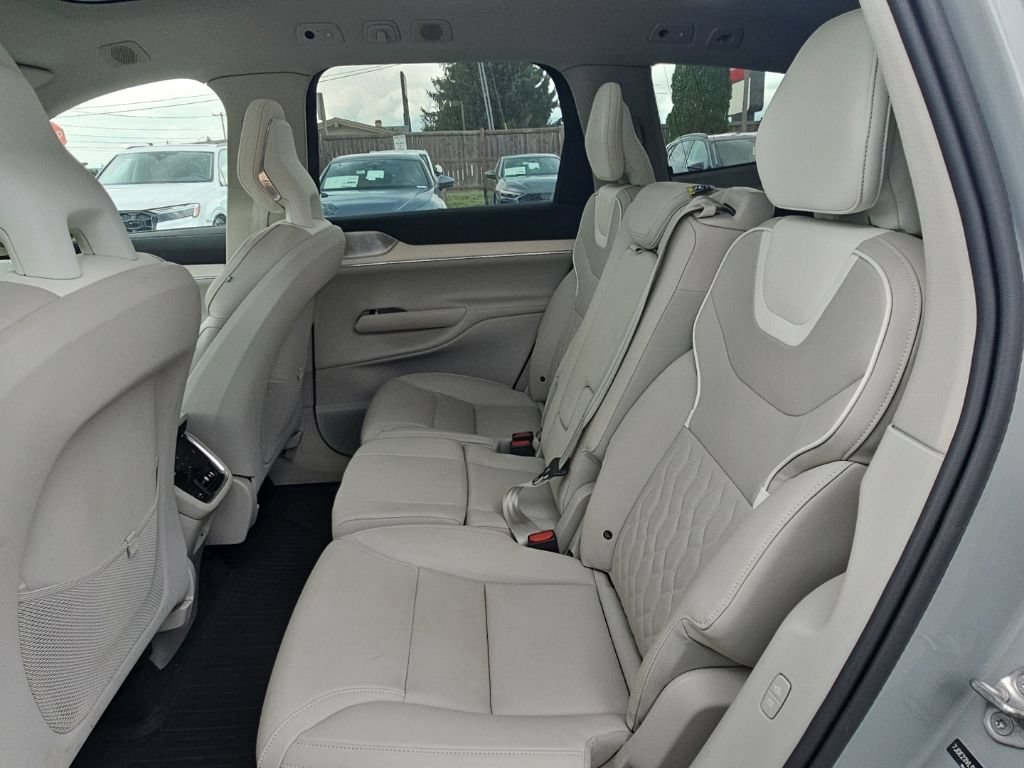 Used 2025 Volvo EX90 Ultra AWD/4WD image 12