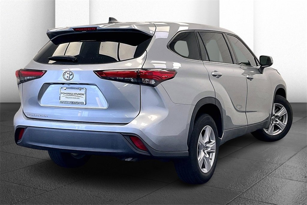 Used 2022 Toyota Highlander L image 11