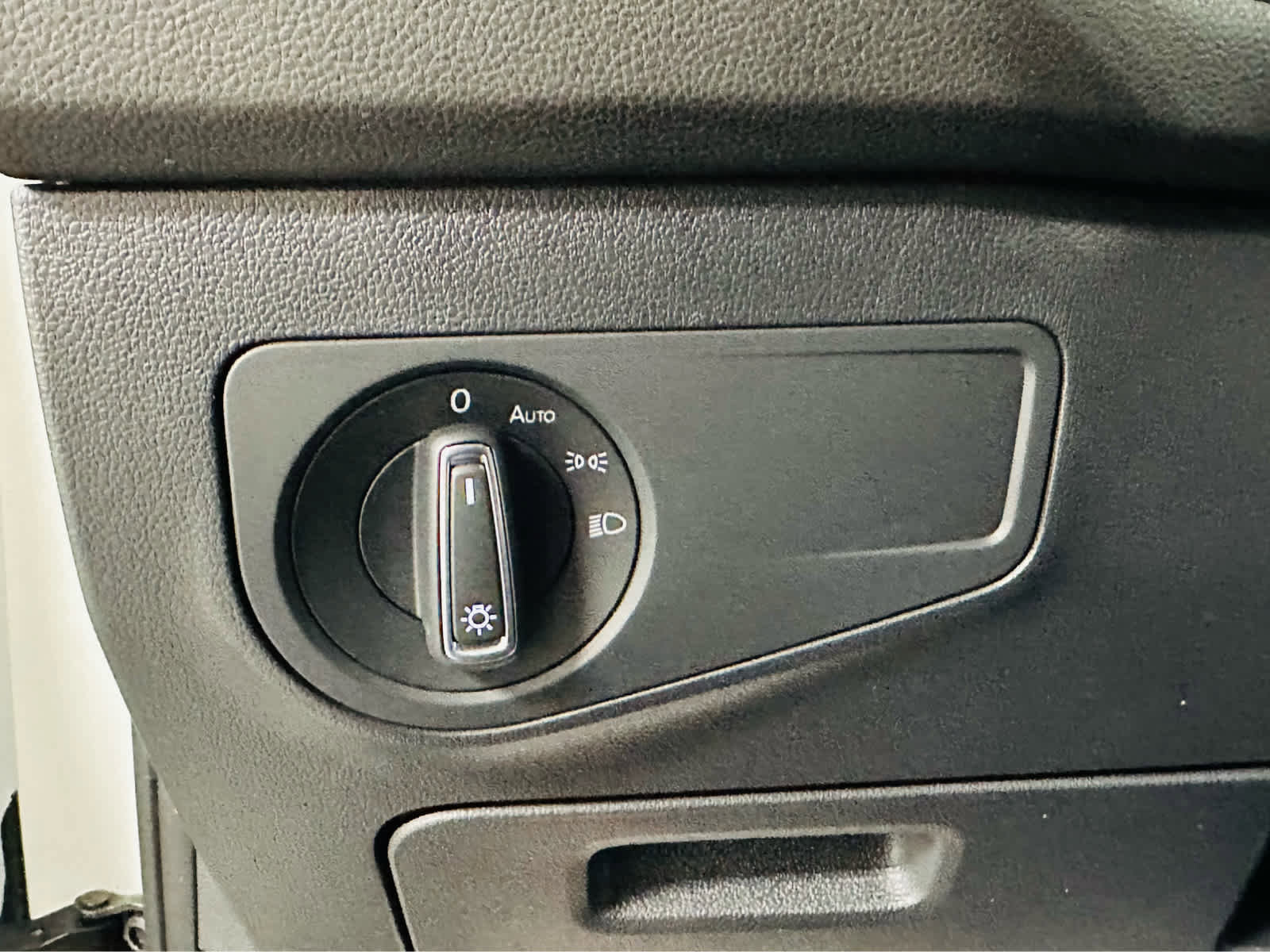 Certified 2024 Volkswagen Tiguan SE R-Line image 14