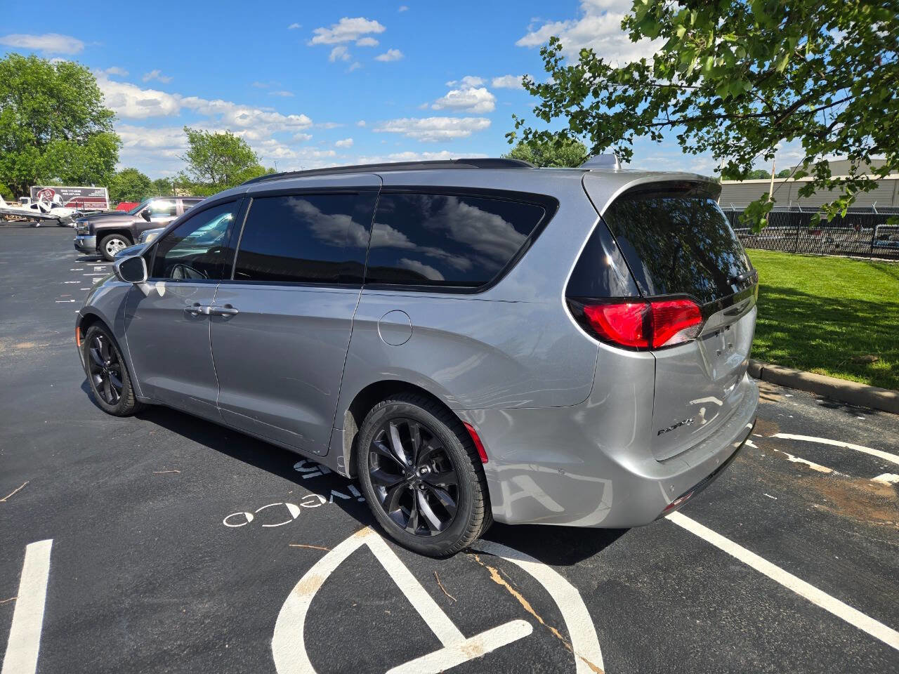 Used 2020 Chrysler Pacifica Limited w/ Advanced Safetytec Group FWD image 5