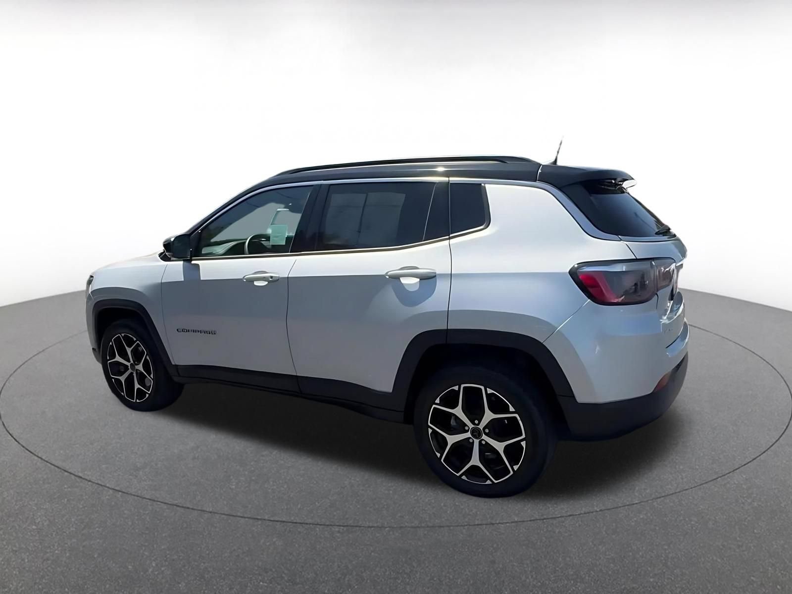 Used 2025 Jeep Compass Limited AWD/4WD image 10
