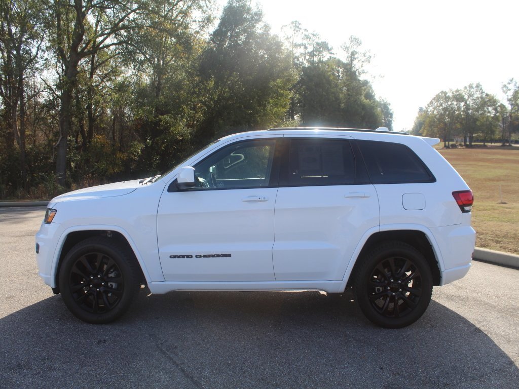 Used 2019 Jeep Grand Cherokee Altitude image 12