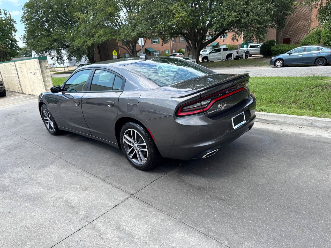 Used 2019 Dodge Charger SXT AWD/4WD image 4