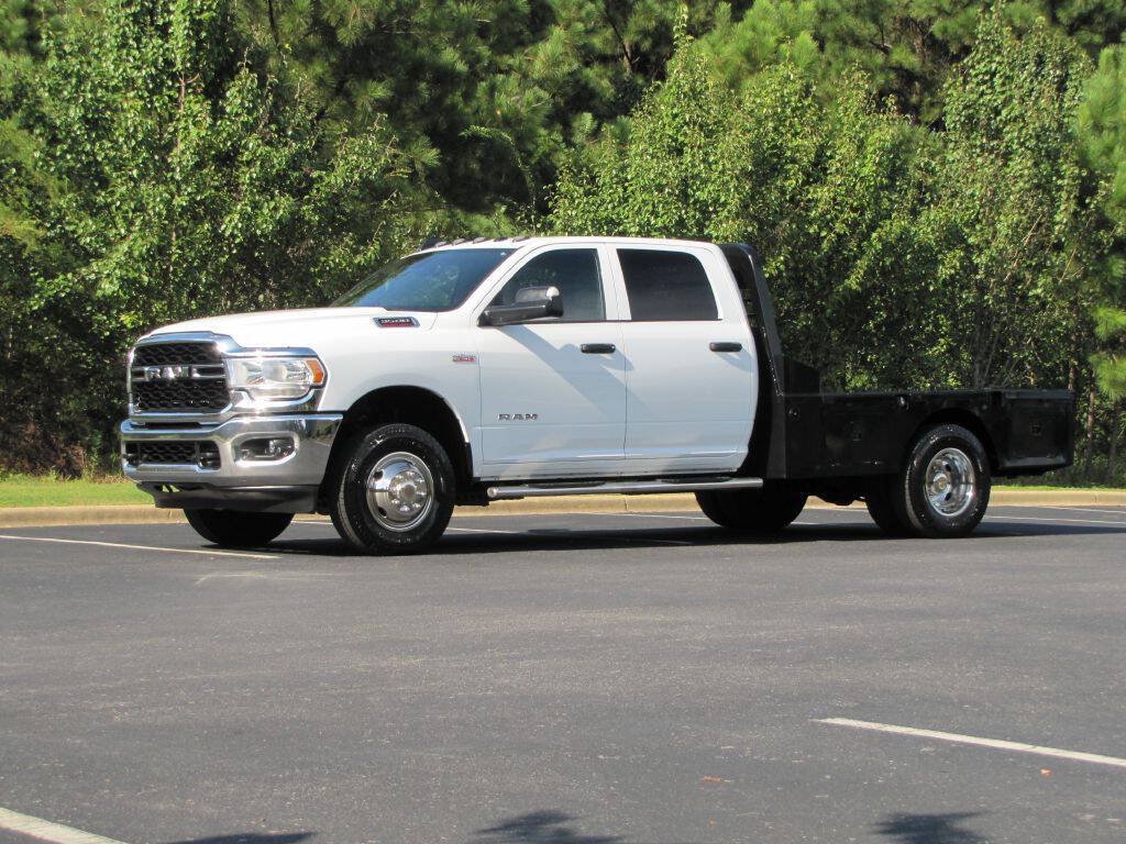 Used 2022 RAM 3500 Tradesman w/ Chrome Appearance Group AWD/4WD image 3