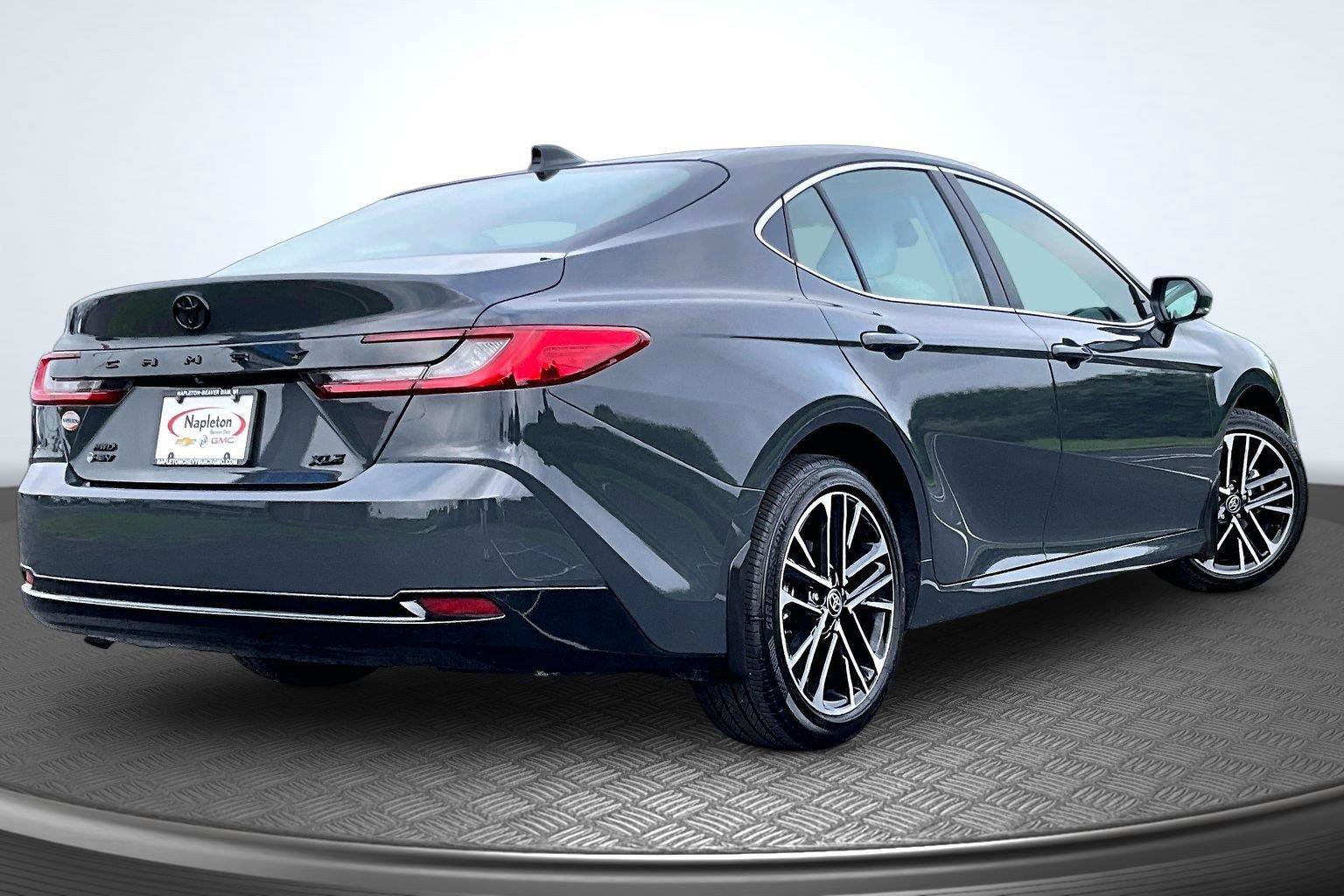 Used 2026 Toyota Camry XLE AWD/4WD image 2