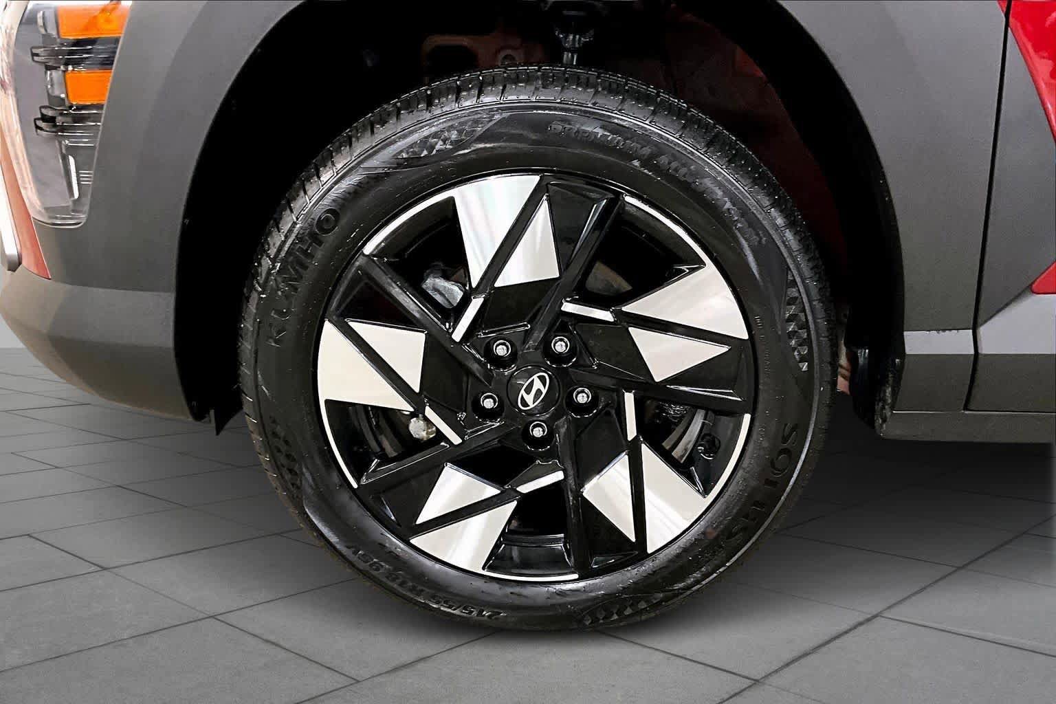 Used 2025 Hyundai Kona SEL image 11