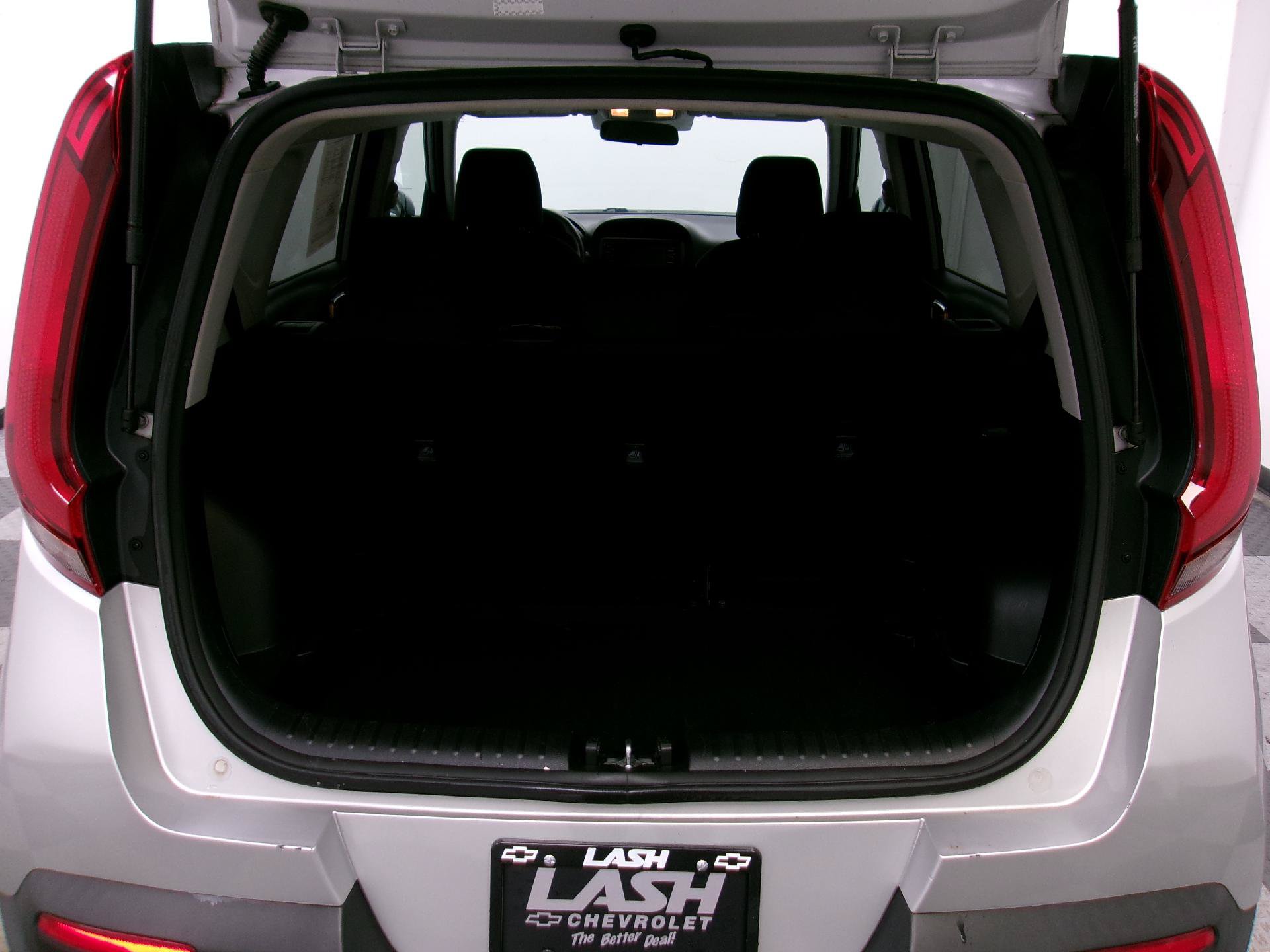 Used 2020 Kia Soul LX FWD image 11