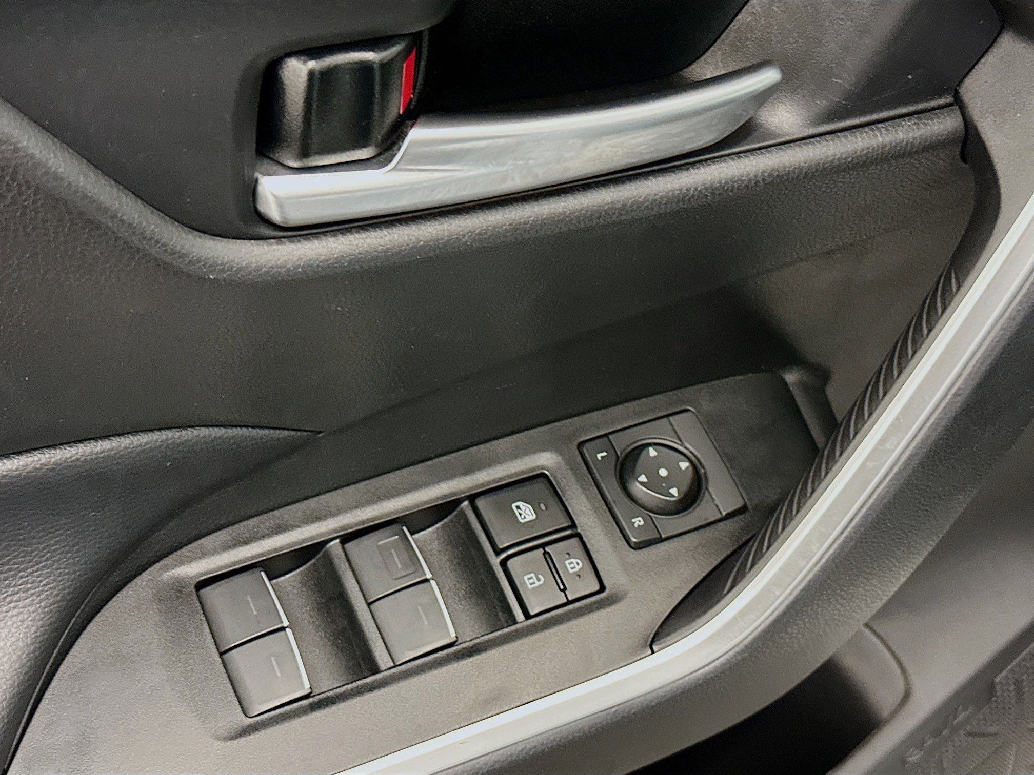 Used 2025 Toyota RAV4 XLE image 15