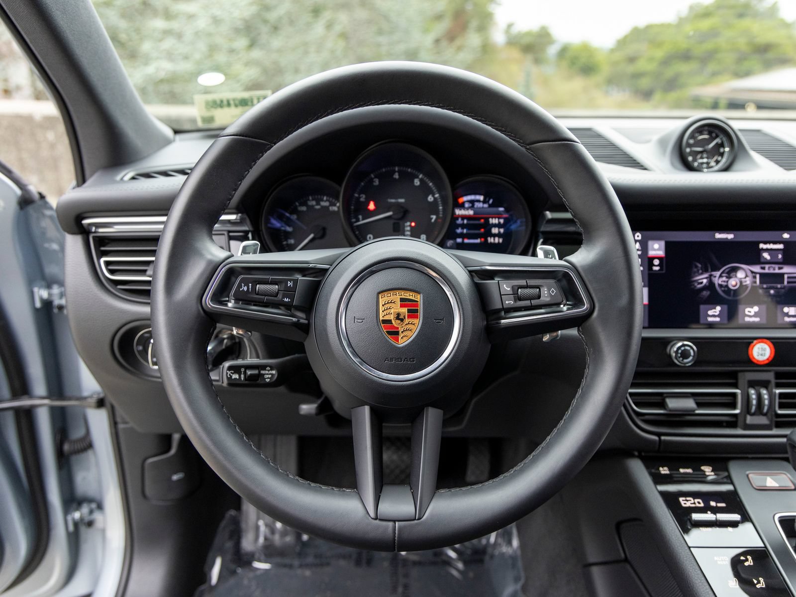 Certified 2026 Porsche Macan AWD/4WD image 35