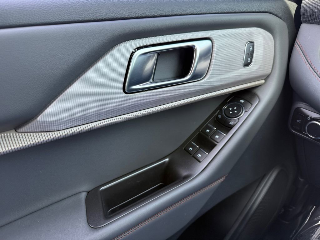 Used 2025 Ford Explorer Active image 18