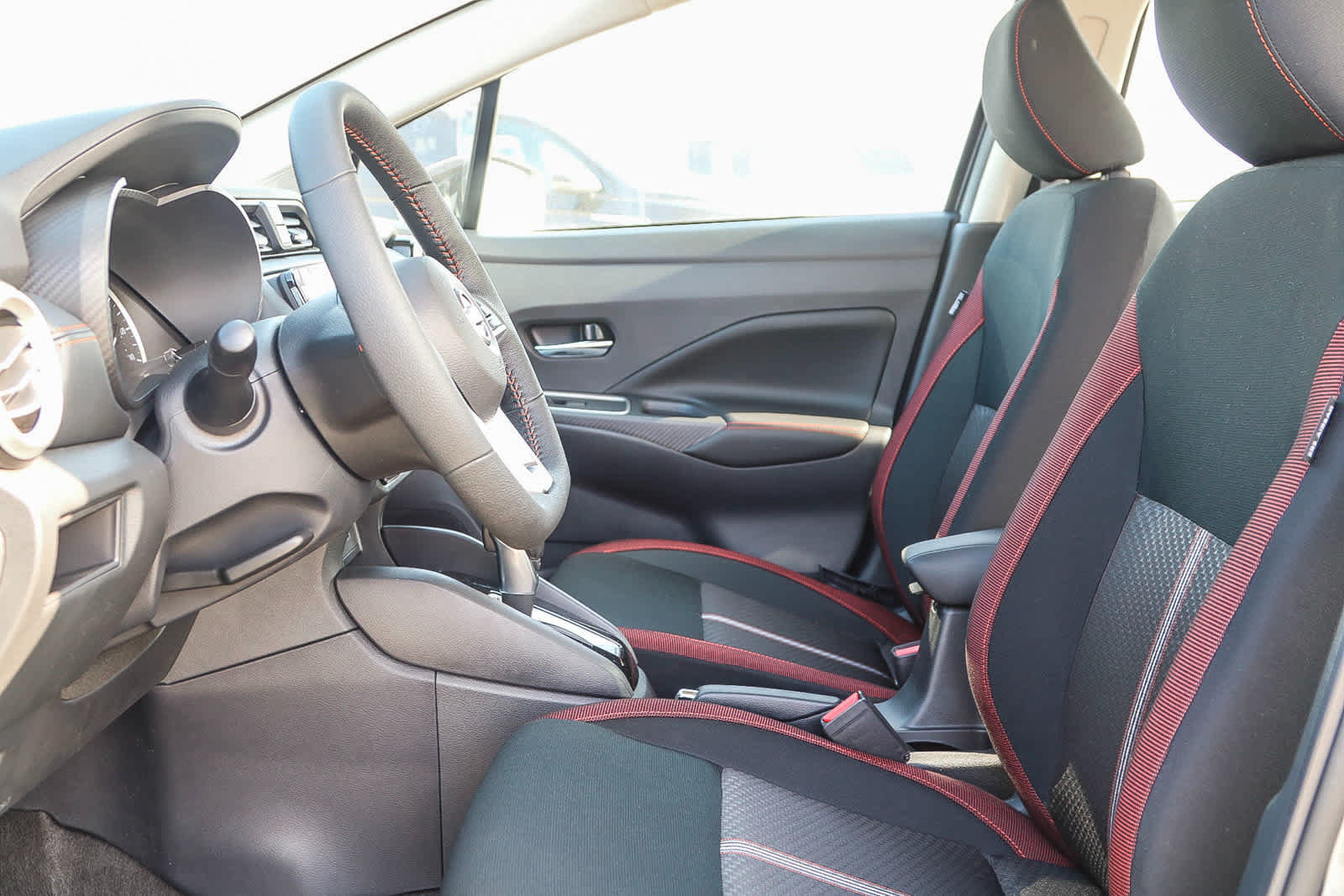 New 2025 Nissan Versa SR w/ Trunk Package FWD image 19