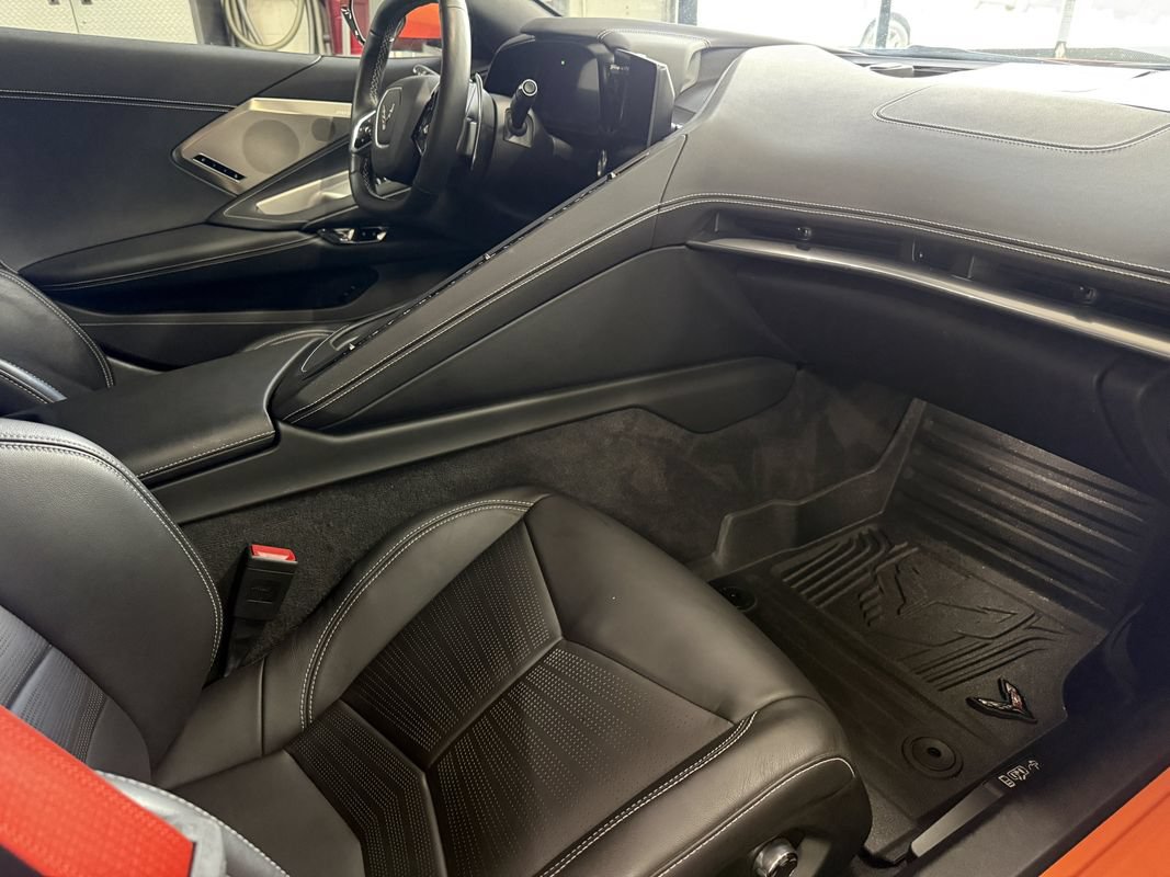 Used 2022 Chevrolet Corvette Stingray Preferred Cpe w/ Z51 Performance Package RWD image 19