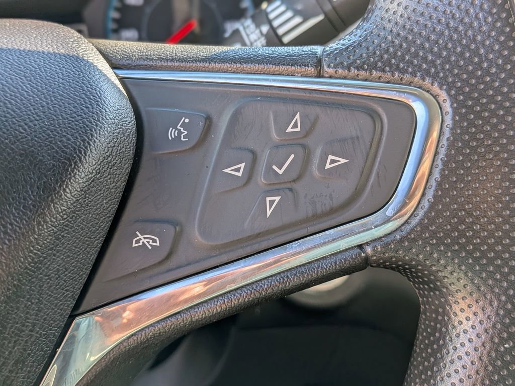 Used 2020 Chevrolet Equinox LS image 19