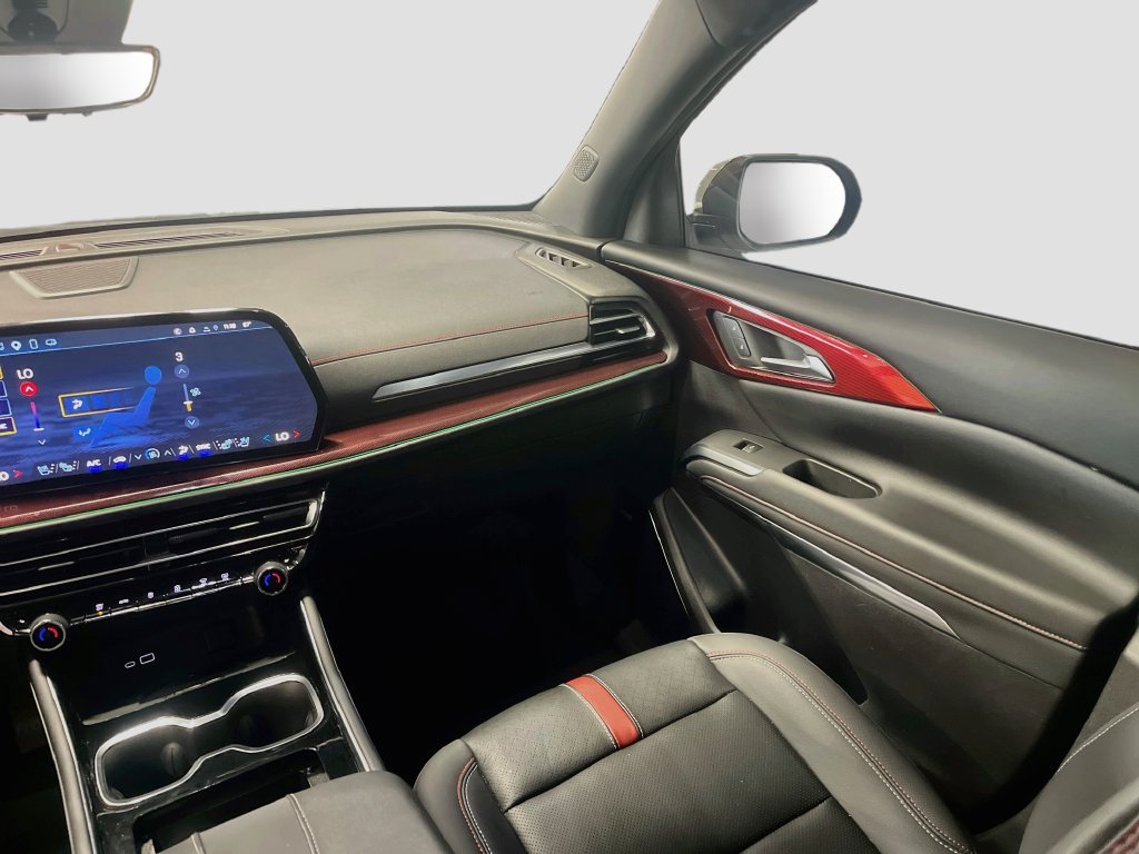 Used 2025 Chevrolet Traverse RS w/ LPO, Floor Liner Package AWD/4WD image 25