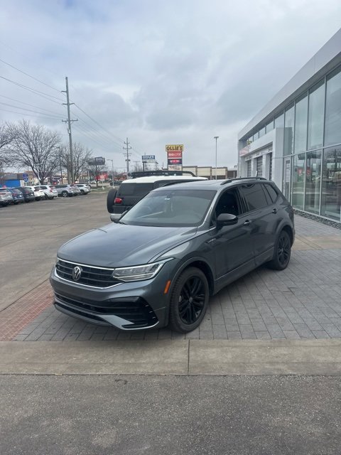 Used 2022 Volkswagen Tiguan SE R-Line image 16