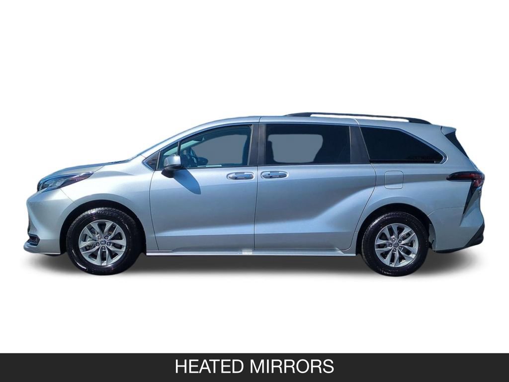 Used 2025 Toyota Sienna XLE FWD image 5