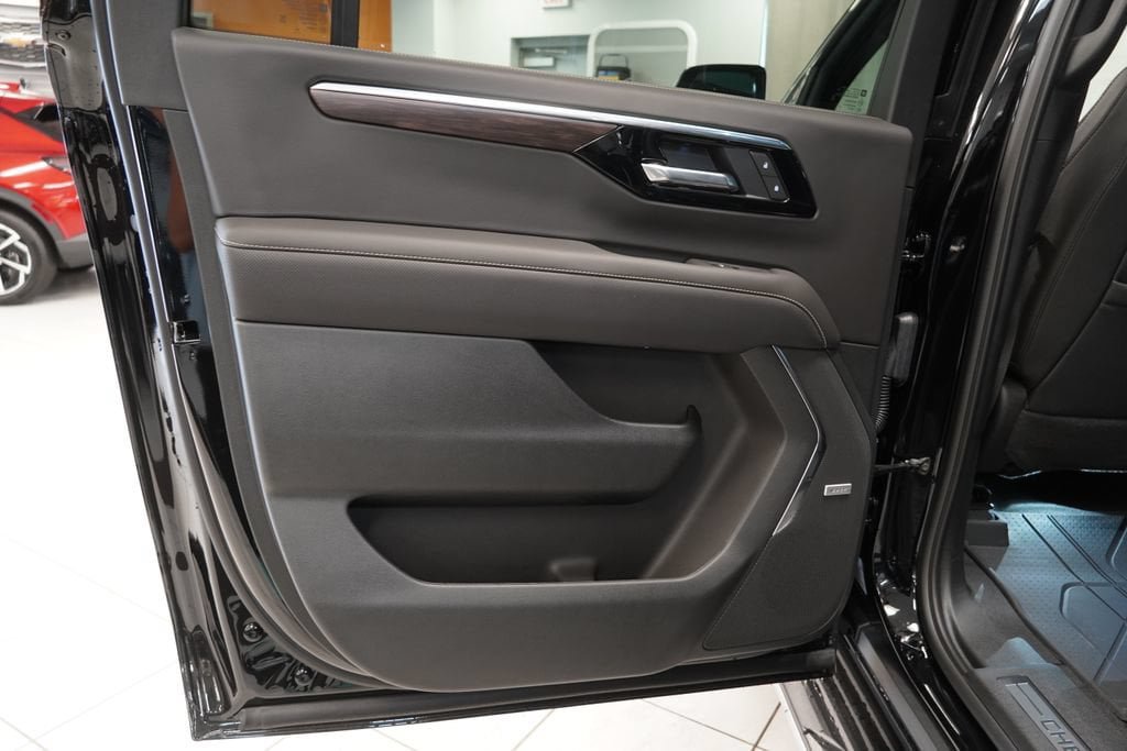 New 2026 Chevrolet Suburban Premier AWD/4WD image 28