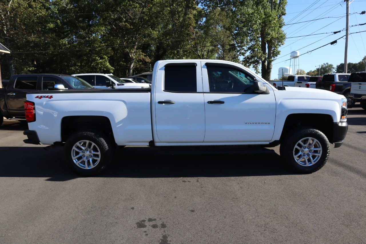 Used 2018 Chevrolet Silverado 1500 W/T w/ Trailering Package image 4