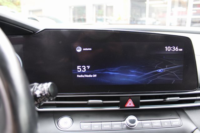 Used 2022 Hyundai Elantra Limited image 18