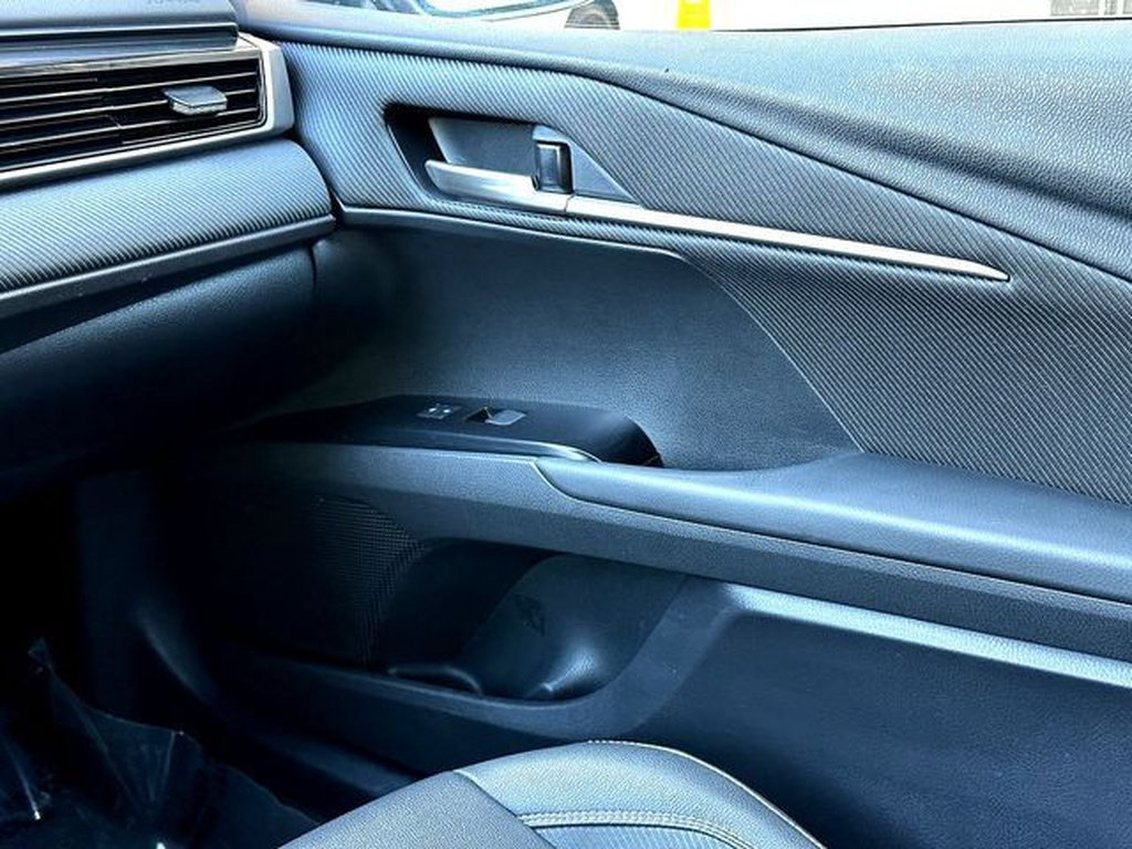 Used 2025 Toyota Camry SE FWD image 27