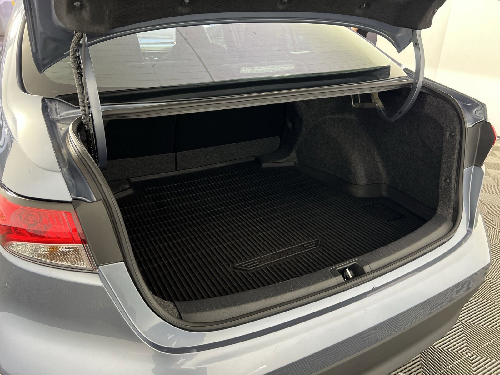 Used 2025 Toyota Corolla LE w/ LE Premium Package image 24