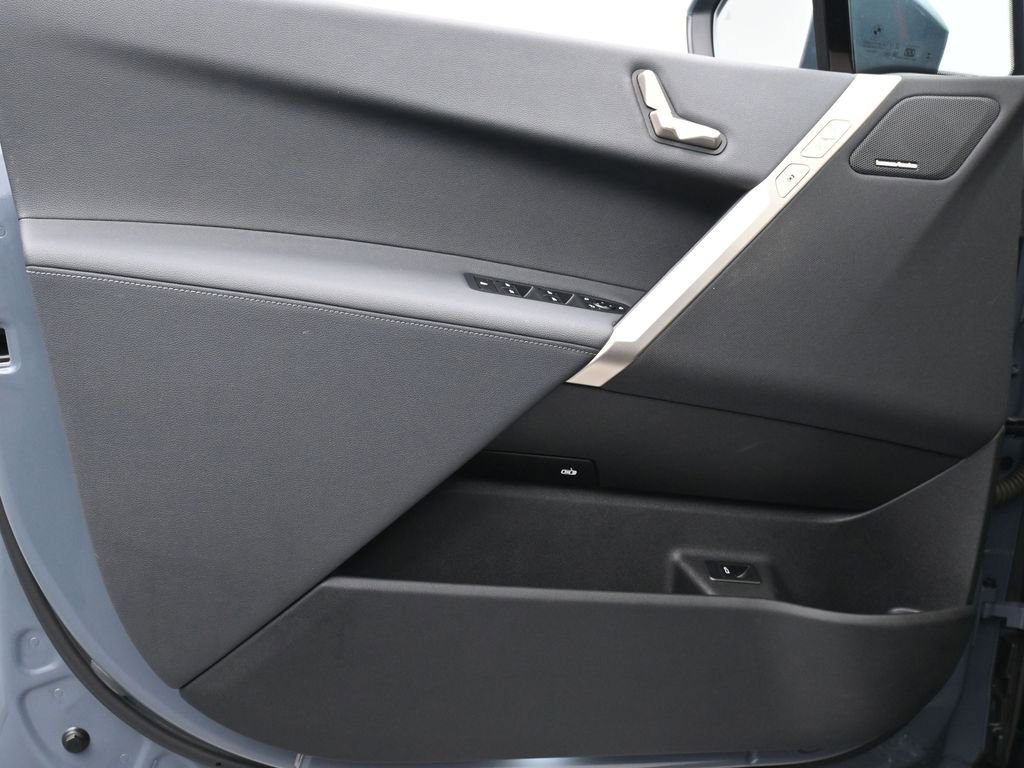 Used 2023 BMW iX xDrive50 w/ Sport Package image 9