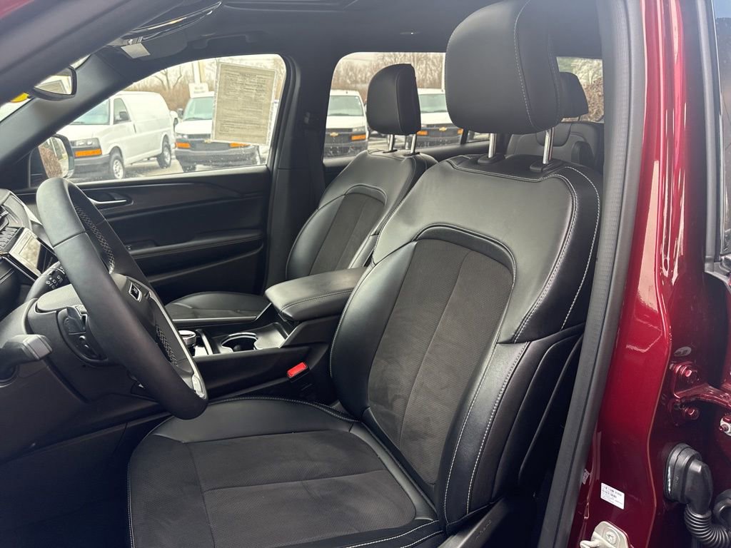 Used 2024 Jeep Grand Cherokee L Altitude image 22