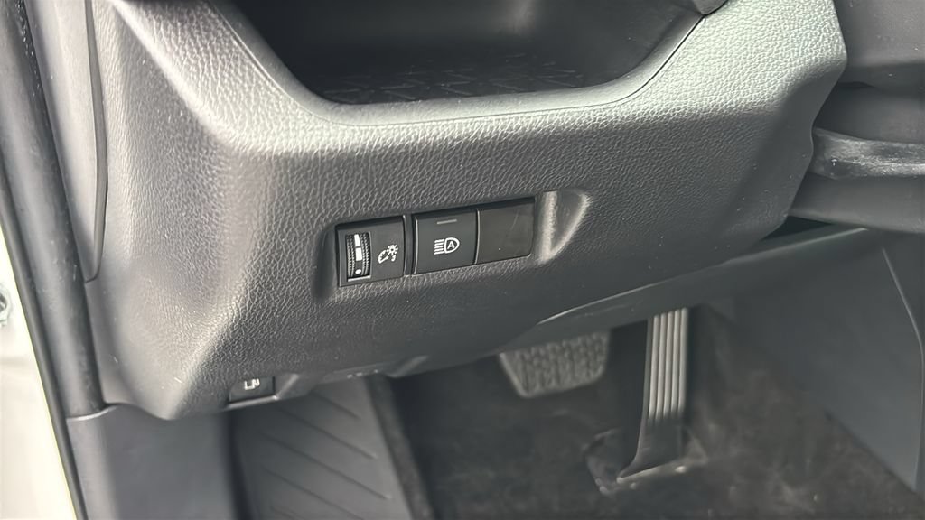 Used 2025 Toyota RAV4 LE AWD/4WD image 12